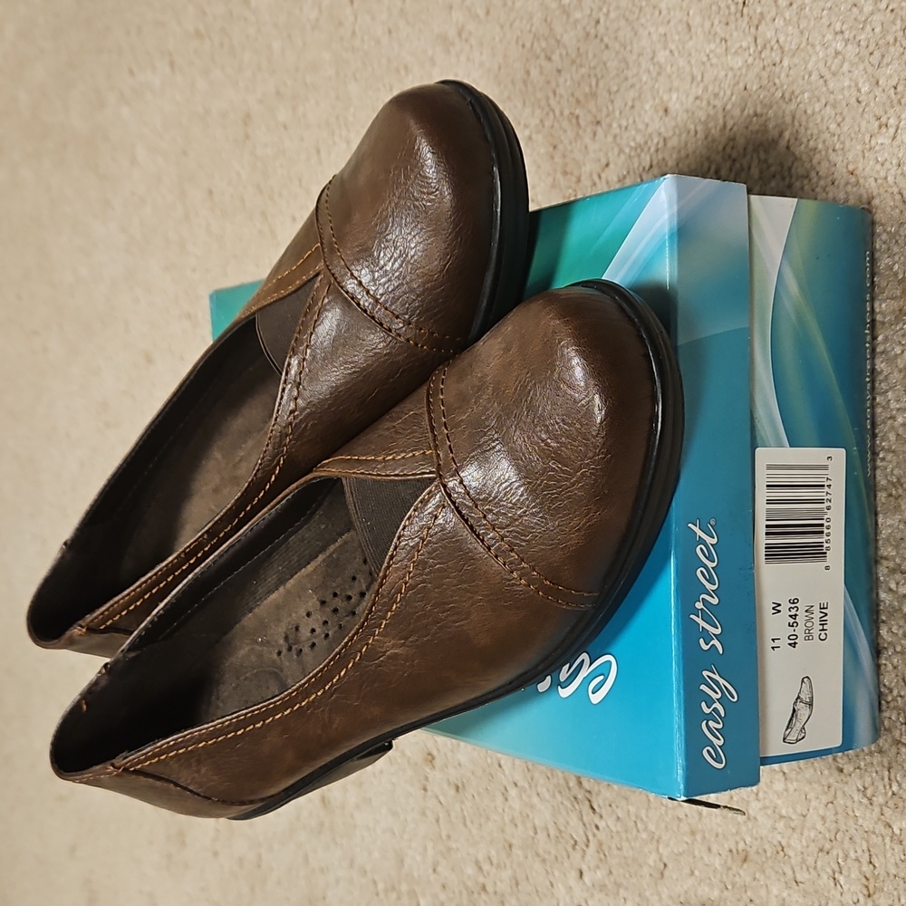 Easy Street Womens - Comfort Wave -  Chive BROWN slip on leather Shoes US 11 W